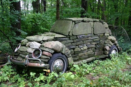 VW Käfer aus Stein