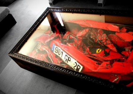 Ferrari gecrasht Unfall Couch Tisch
