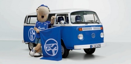 Volkswagen sucht Beifahrer für Klaus Fischer mit einem VW Bus T2