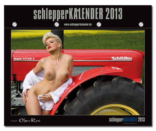 Frau nackt auf traktor