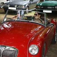 Oldtimertreffen Pinkafeld 2013 Frauen in Autos