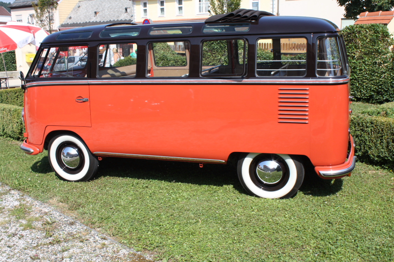 VW Schlüsselanhänger  VW Bus Samba  Transporter Farbe: Ellfenbein / Orange